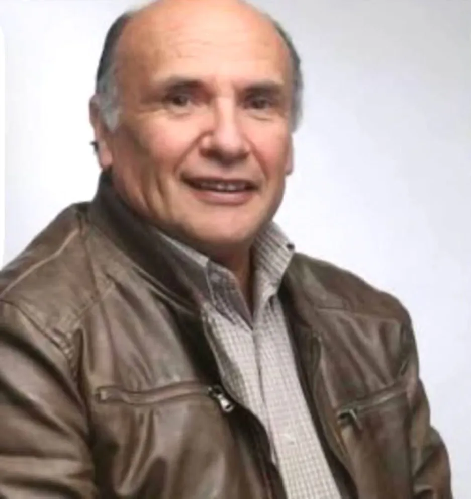 Radio Carnaval inició sus transmisiones el 28 de enero de 1991, con sus estudios instalados en Tierras Blancas, convirtiéndose en una emisora estrechamente ligada a la comunidad coquimbana.