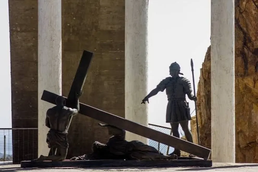 Esculturas de bronce a tamaño real fueron traídas desde Italia para conformar el Vía Crucis. (Foto: Cedida)