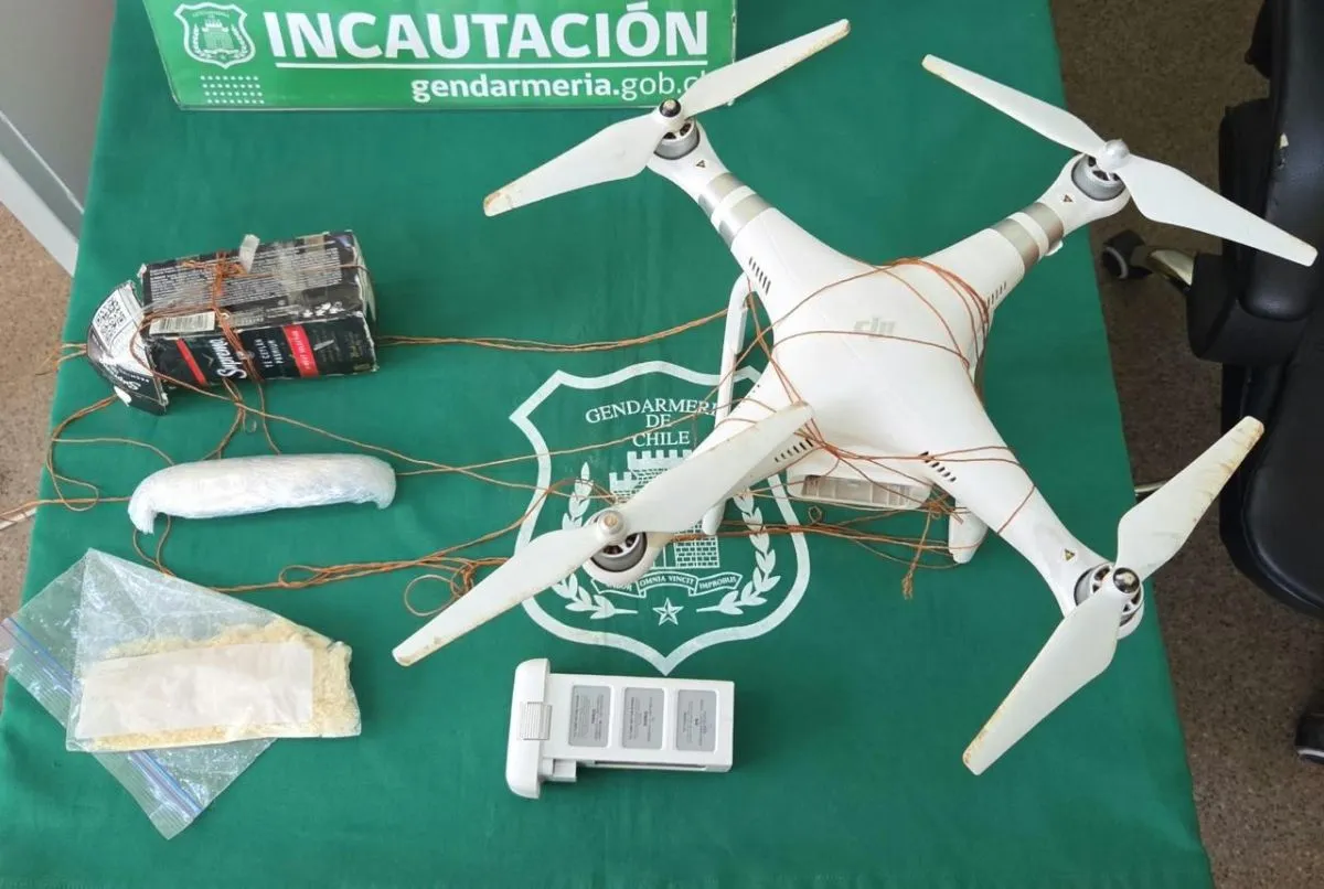 Interceptan dron que transportaba pasta base y cocaína hacia cárcel de La Serena