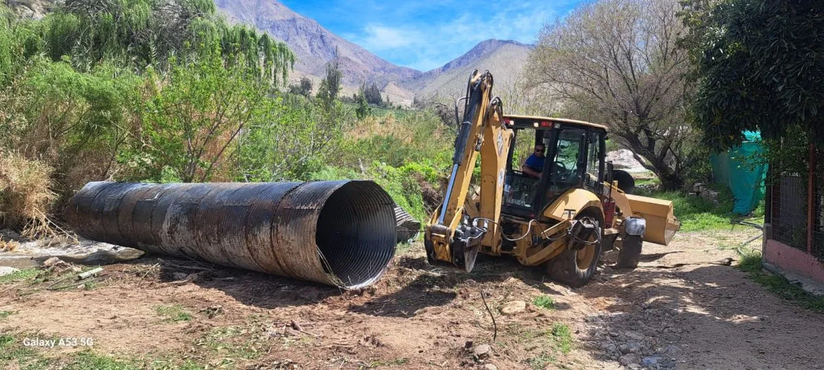 Retiran tuberías arrastradas por río tras ruptura de bypass
