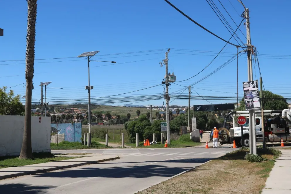 En este sector de Avenida Los Pescadores con calle Nueva 10, un joven fue apuñalado mientras esperaba un vehículo de transporte por aplicación.