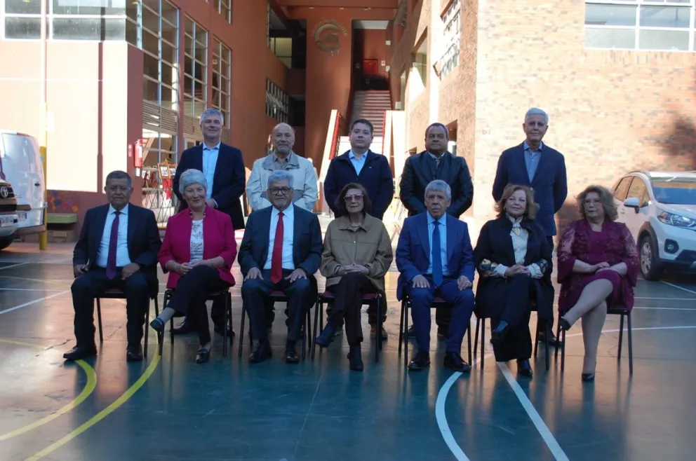 La Sociedad Educacional Andrés Bello conmemoró 45 años de trayectoria educativa en La Serena. En la imagen, los actuales miembros de la sociedad educacional. (Foto: El Día)
