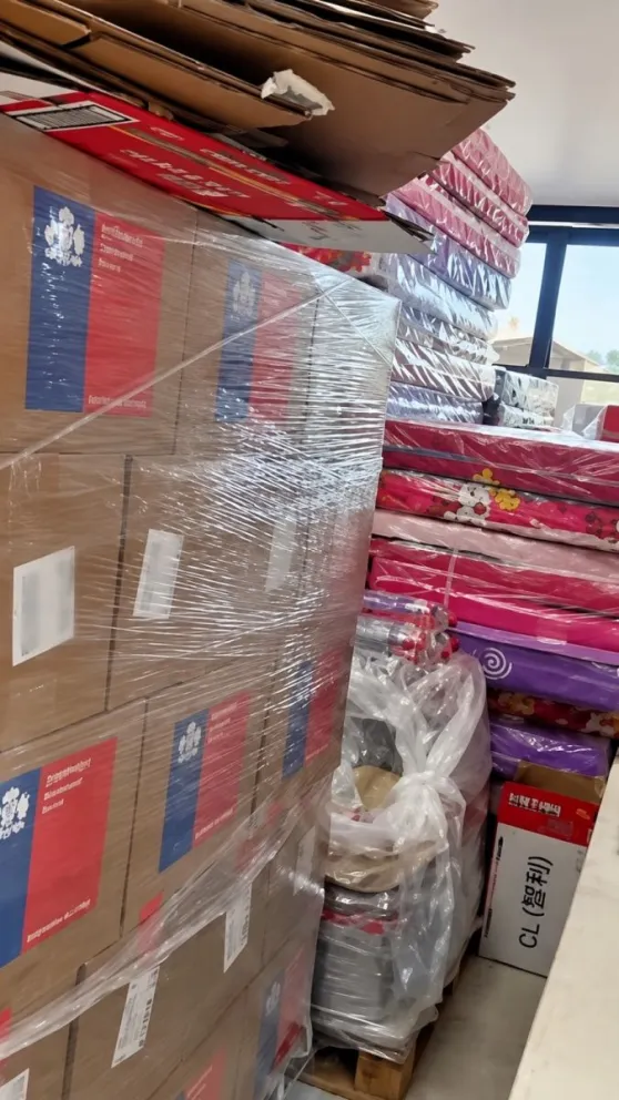 Parte de las ayudas que, según la concejala Constanza Fuentealba, aún permanecen almacenadas en dependencias de la Casa de la Cultura de Punitaqui.  