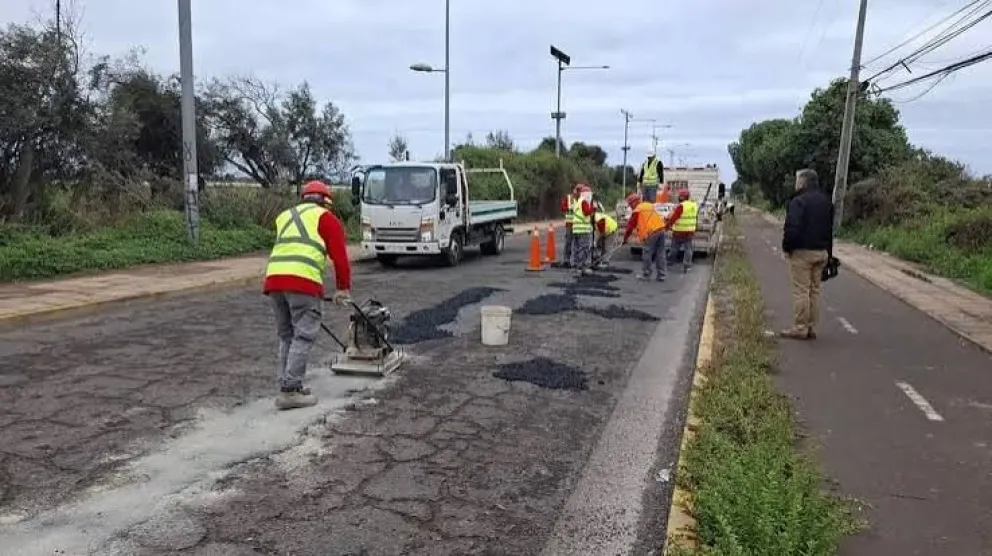 Si bien, el municipio realizó algunas reparaciones en algunos tramos de calle Cuatro Esquinas, las lluvias del invierno volvieron a generar daños. (Foto: Cedida)