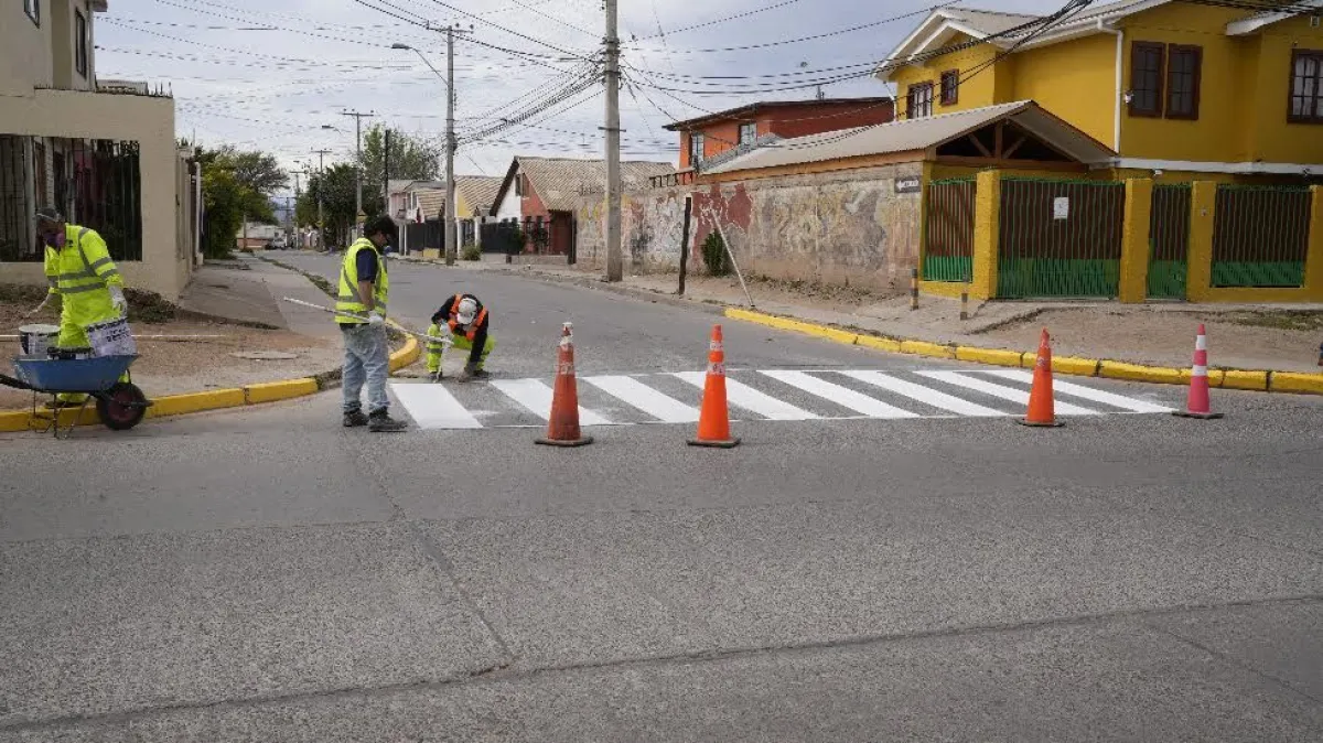 Municipio refuerza demarcación y señalización vial en distintos puntos de Ovalle