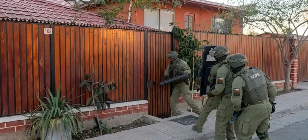 Carabineros especializados del OS7 Limarí desarticularon una organización de carácter internacional vinculada al tráfico de drogas. (Foto: Captura de video)
