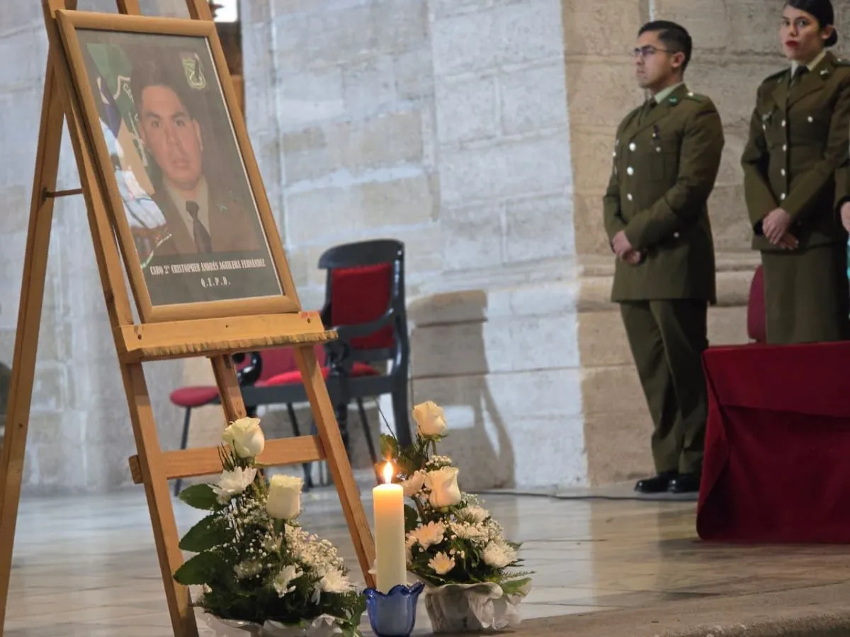 Carabineros rinde homenaje a suboficial Cristopher Aguilera en La Serena Carabineros rinde homenaje a suboficial Cristopher Aguilera en La Serena