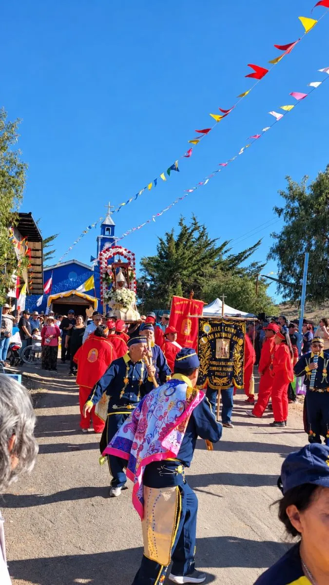 Fiesta religiosa en El Peral con procesiones, bailes y bautizos Fiesta religiosa en El Peral con procesiones, bailes y bautizos