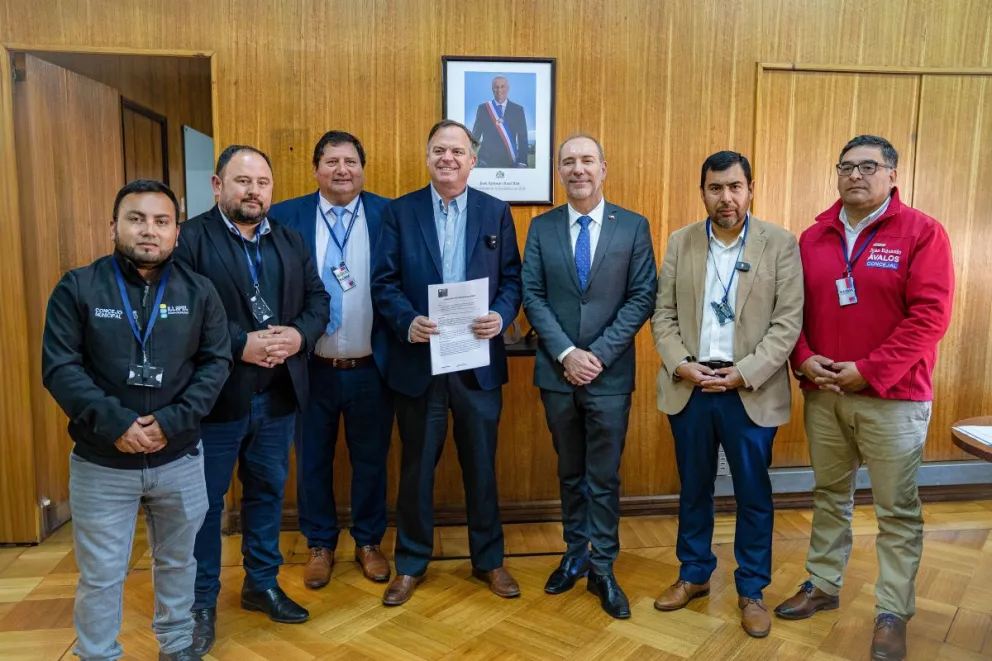 Los alcaldes de Los Vilos, Canela e Illapel valoraron la reunión realizada en las dependencias del MOP en Santiago. (Foto: Cedida)