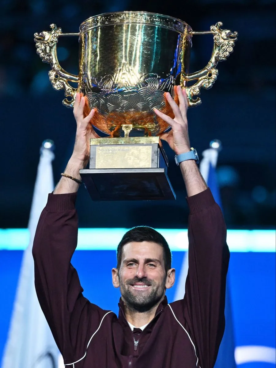Djokovic se acerca a Federer y Alcaraz vuelve a celebrar
