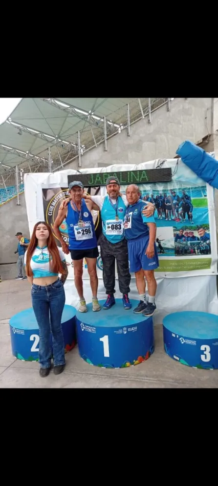 Las tres medallas obtenidas por Fernando Araya llenan de orgullo a los representantes del S-2000 como a la comunidad de Monte Patria y Ovalle..
