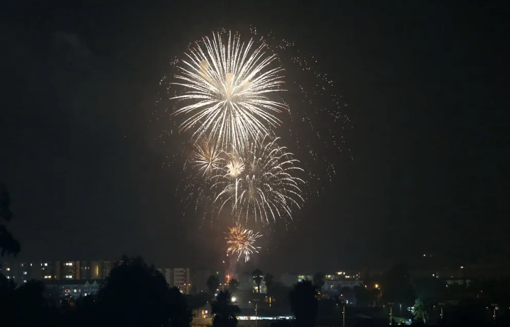 El 1 de enero de 2019 fue la última vez que se lanzaron fuegos artificiales desde la Av. del Mar y la avenida Costanera, siendo después suspendidos por el estallido social y luego por la pandemia. (Foto: El Día)