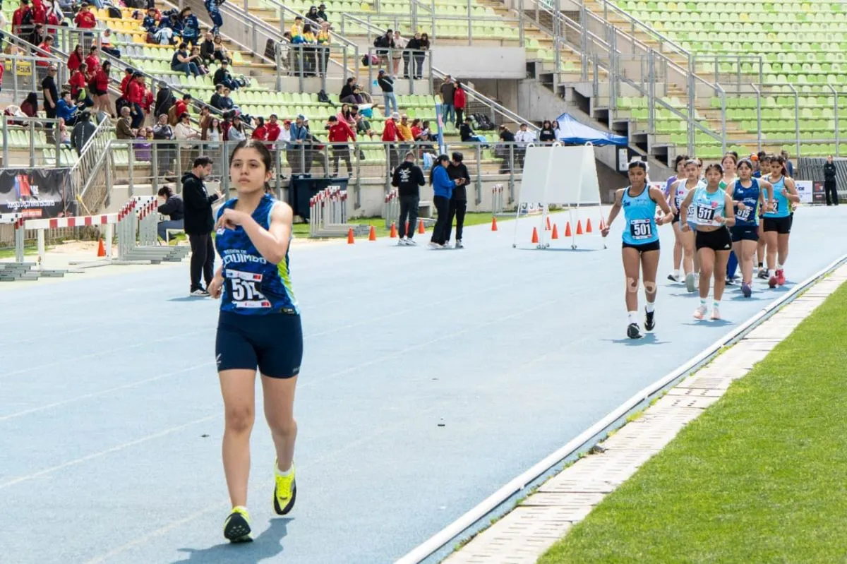 Destacan dos jóvenes atletas ovallinas en Juegos Deportivos Escolares Destacan dos jóvenes atletas ovallinas en Juegos Deportivos Escolares