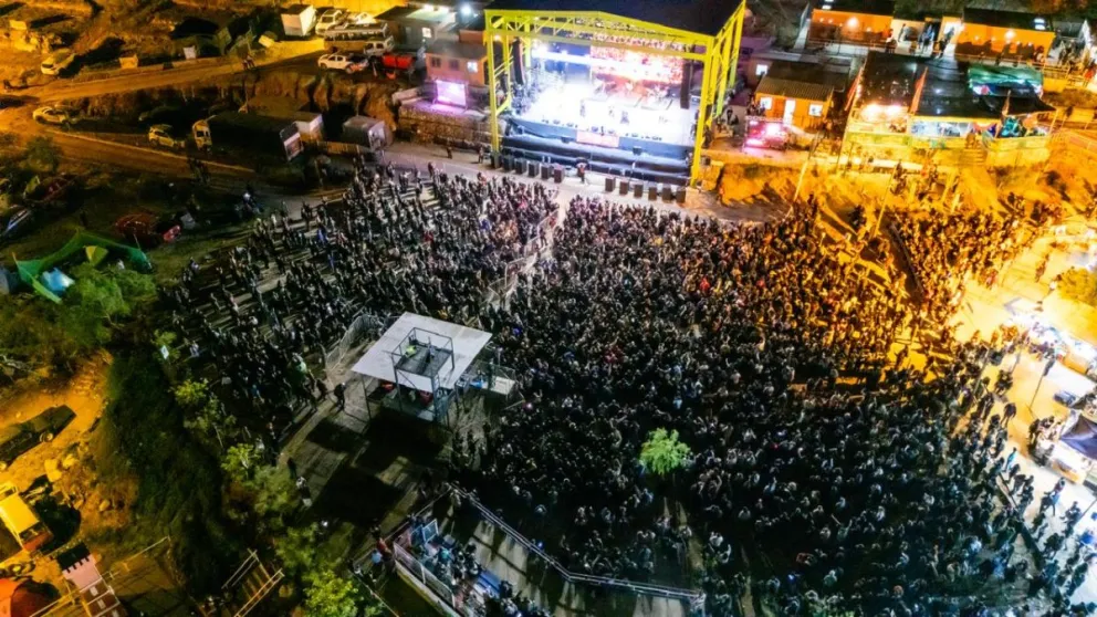 Familias de distintos sectores de la comuna y visitantes llegaron para disfrutar de un ambiente festivo, dando vida a una iniciativa que ha significado una nueva oportunidad para los emprendedores y comerciantes.