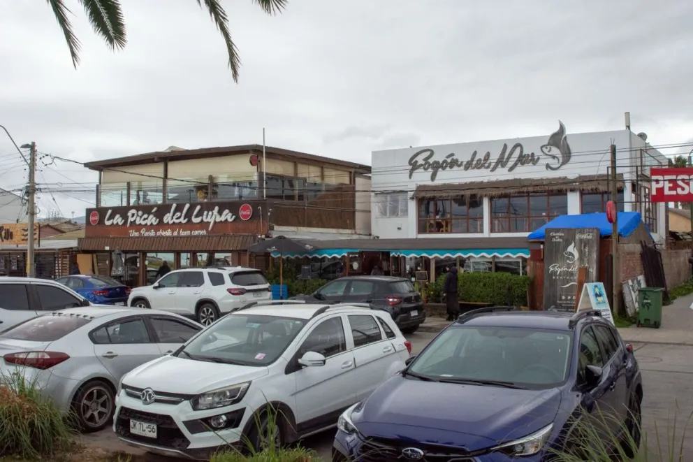 Algunos restaurantes de la Costanera de Coquimbo esperan volver a ofrecer cenas con vista al espectáculo pirotécnico. (Foto: Cristian Silva)