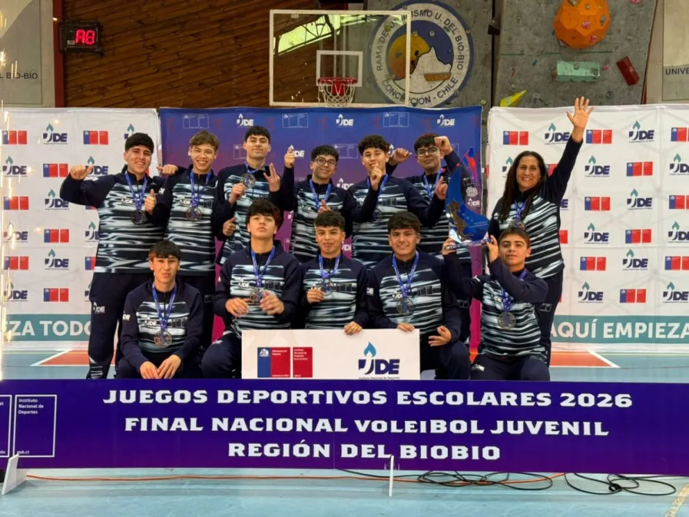 Imagen del equipo del Colegio Andrés Bello Pampa, ya con sus medallas y con un tercer lugar en el podio de los Juegos Deportivos Escolares. (Foto: Colegio Andrés Bello Pampa) 