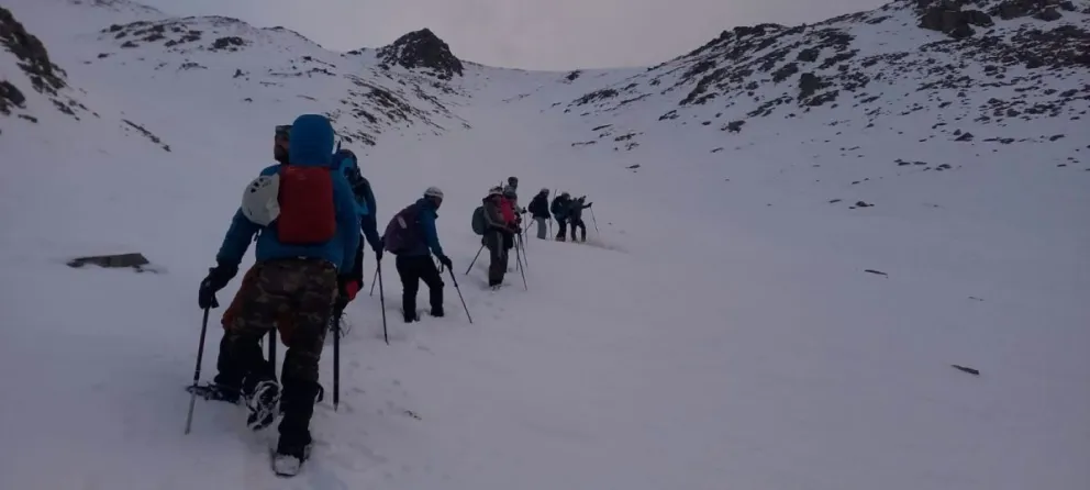 Imagen de los integrantes del Club Andino del Limarí durante una jornada de montañismo de ascenso al Cerro Tulahuén. (Foto: Cedida)