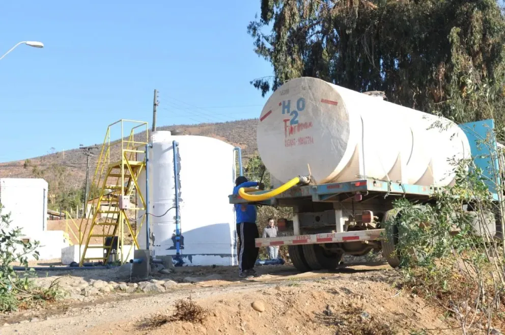 El mal estado de los caminos dificulta la entrega de agua potable a familias rurales de Río Hurtado. (Foto: Referencial)