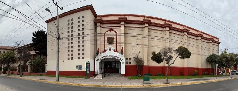 Desde el SLEP Elqui desmintieron que la Contraloría haya determinado de manera definitiva que el teatro quedara fuera del proceso de traspaso de inmuebles. (Foto: El Día)