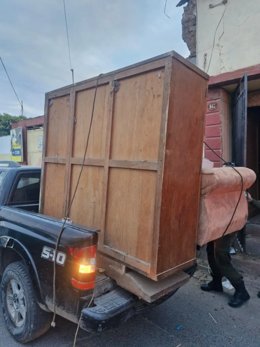 Carabineros frustra robo de muebles desde una vivienda y detiene a cuatro personas