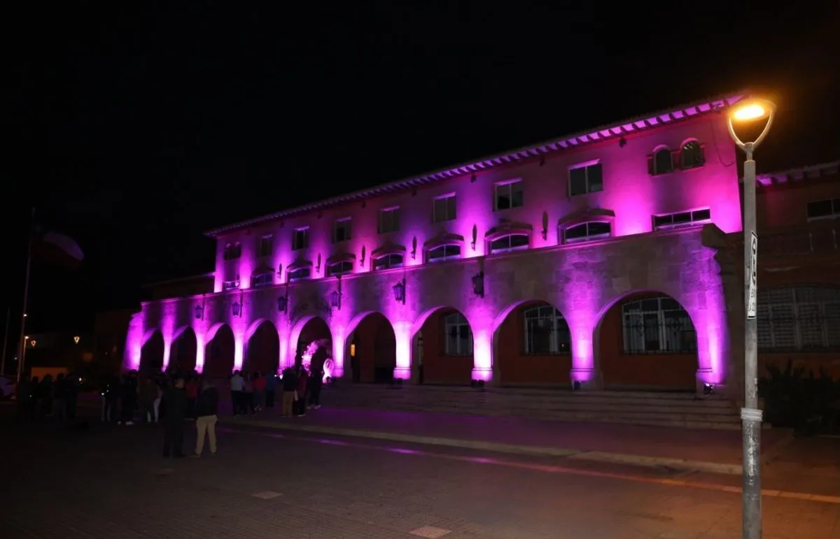 Gobierno Regional se ilumina de rosado por la prevención del cáncer Gobierno Regional se ilumina de rosado por la prevención del cáncer