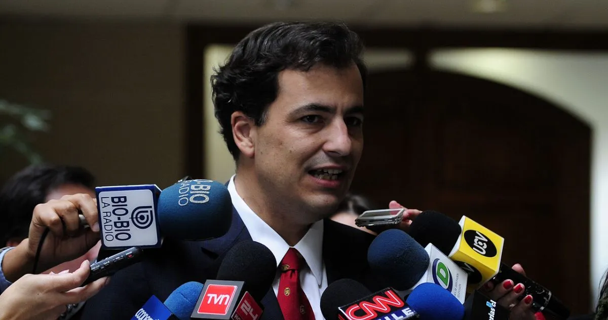 Nuevo vocero en La Moneda reabre vieja polémica y desata críticas