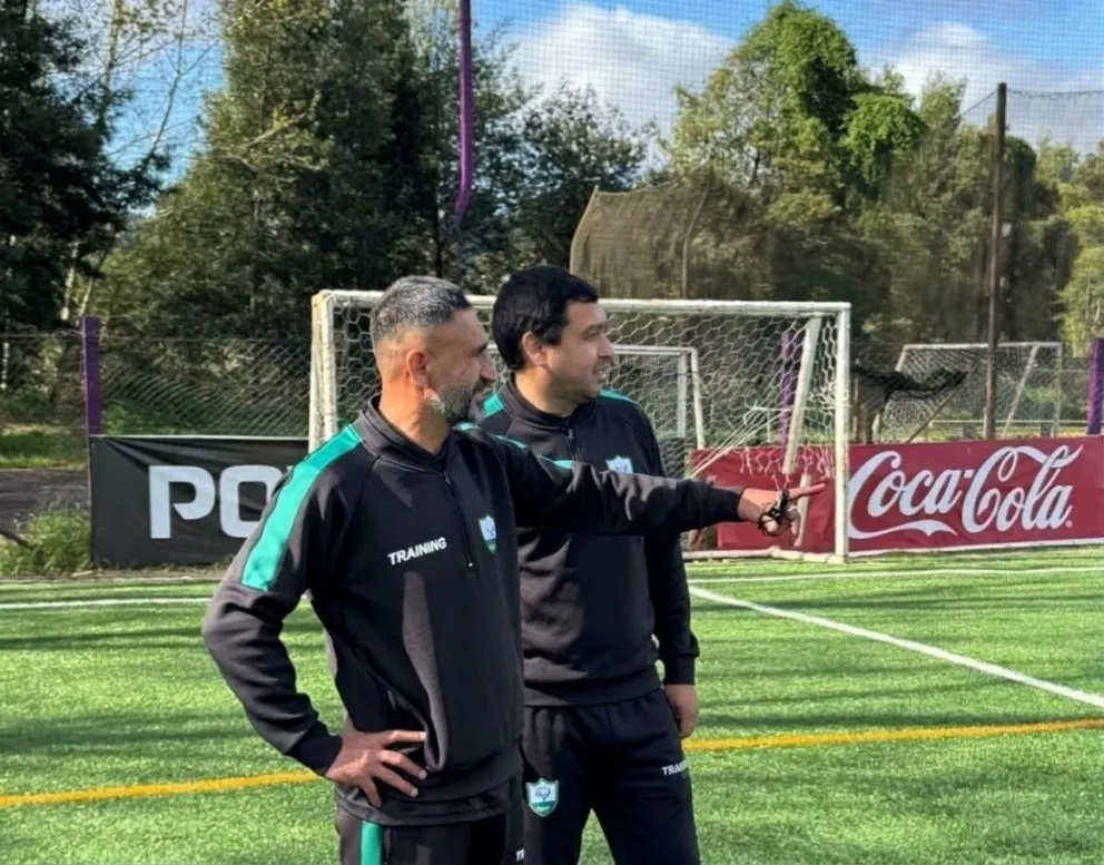 Quintanilla acompañado de Venegas en Lonquén en el complejo de Deportes Concepción cuando enfrentaron a Lota Schwager, tienen claro que cada partido será una verdadera final en este camino por la permanencia.