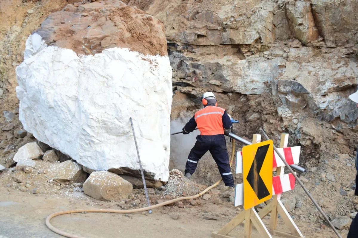 Roca sin retirar y caminos deteriorados mantienen problemas de conectividad en Río Hurtado