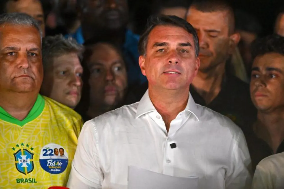Flávio Bolsonaro anuncia que pedirá anular las elecciones que dieron el triunfo a Lula