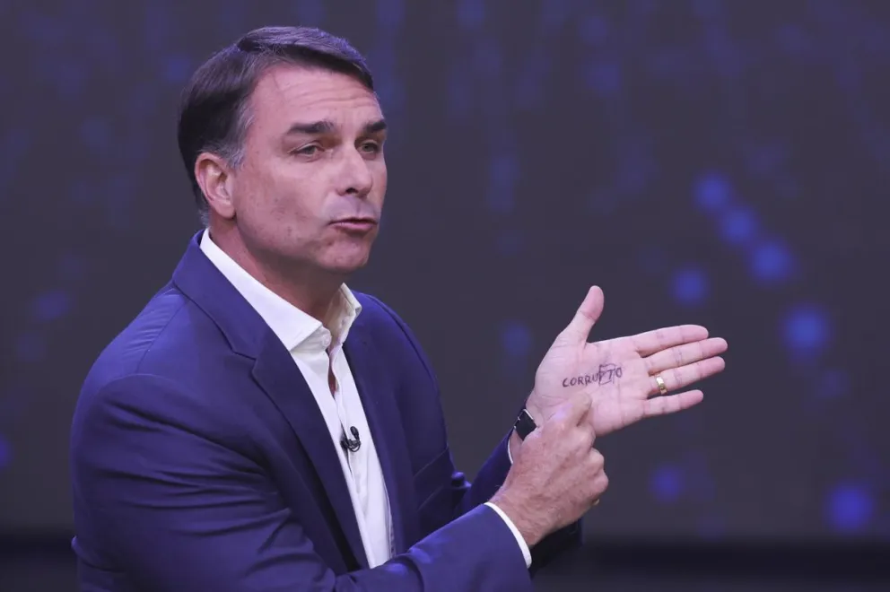 Bolsonaro y su familia arribaron hasta Miami durante la mañana de este miércoles, luego de un operativo que incluyó un paso por Argentina donde tomó un avión privado. (Foto: EFE)