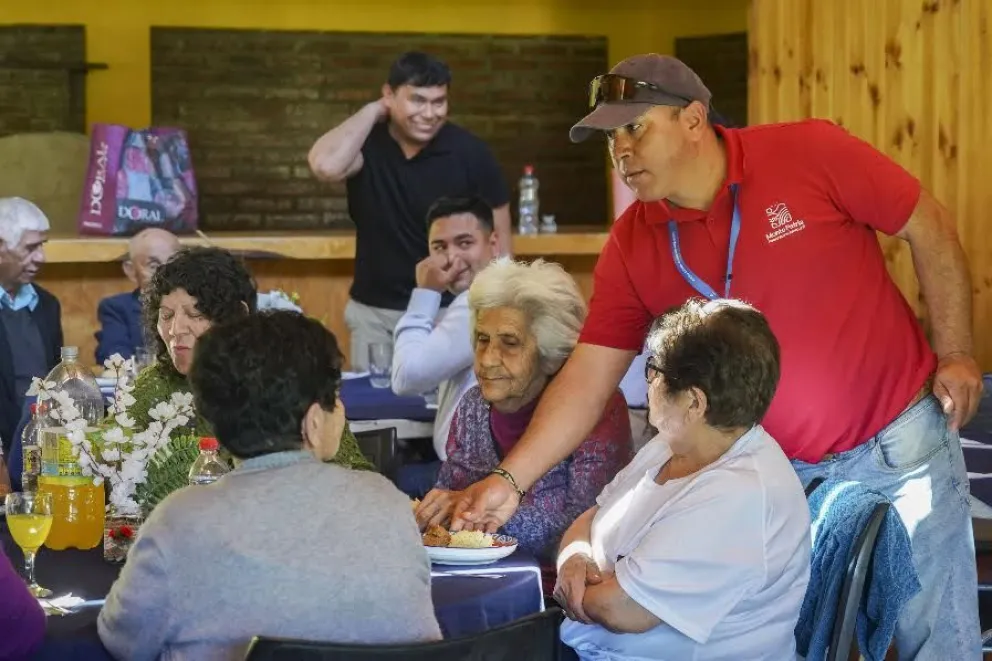 El programa financiado con recursos del Royalty Minero celebró su primer aniversario junto a sus usuarios y voluntarios.