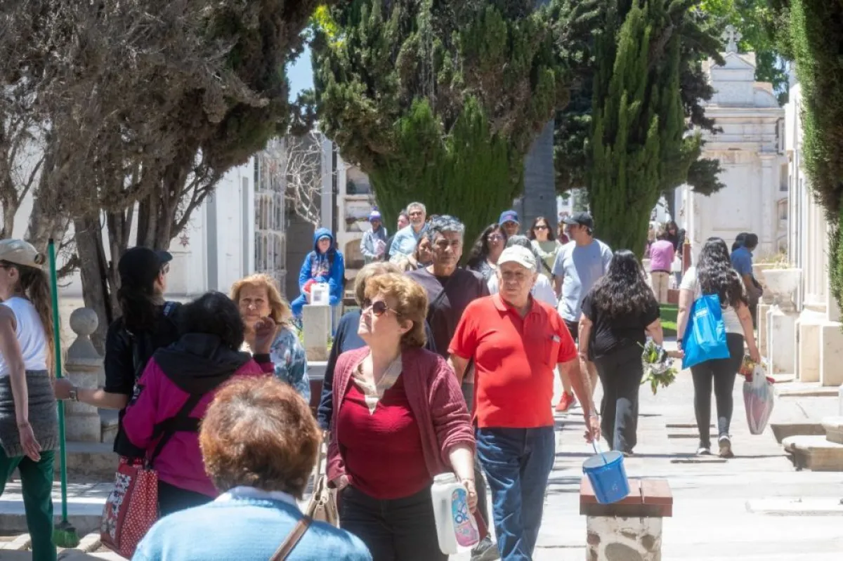 Cementerios de la región se preparan para recibir a miles de personas